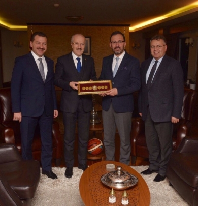 Birlik Encümen Üyeleri Ankara'da Spor Toto Teşkilat Başkanı Sn. Mehmet Muharrem Kasapoğlu'nu ziyaret ederek proje sunumlarını gerçekleştirdiler