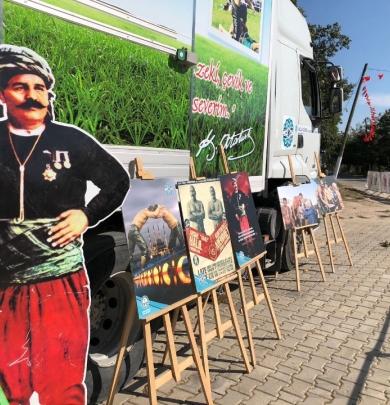 Birlik Tanıtım ve Sergi Tırımız Kurtdereli Mehmet Pehlivan Güreşleri için Kurtdere Er Meydanında