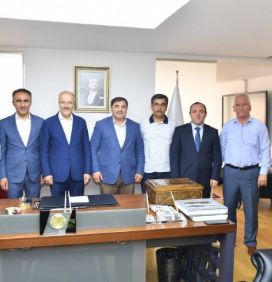 Türkiye Güreş Federasyonu Başkanı Sn. Musa AYDIN, Birlik Başkanımız Sn. Zekai KAFAOĞLU’nu ziyaret ettiler.